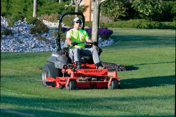 Gravely | Zero-Turn Mowers | PRO-TURN® 200 for sale at Carroll's Service Center
