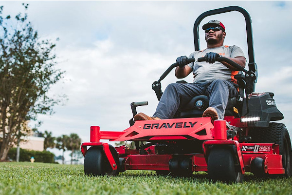 Gravely | Zero-Turn Mowers | PRO-TURN® 100 for sale at Carroll's Service Center