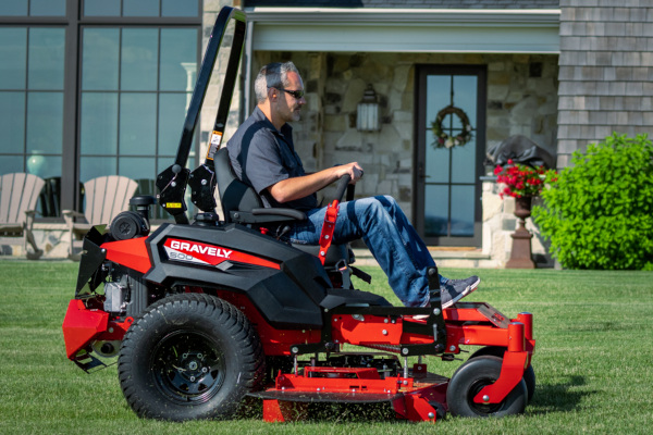 Gravely | Zero-Turn Mowers | PRO-TURN® 500 for sale at Carroll's Service Center